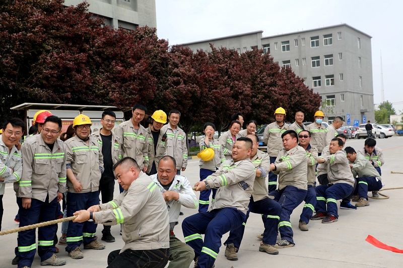 富平公司职工拔河比赛“燃”爆来袭